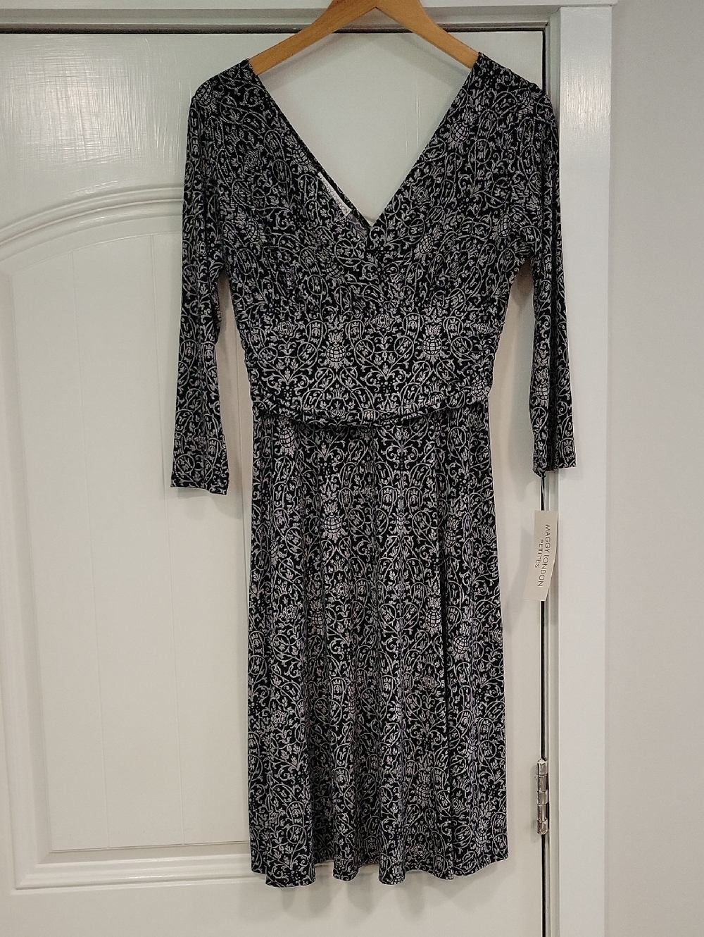 NWT Maggy London Black & White V-Neck Long Sleeve Fit-and-Flare Dress Size 14P